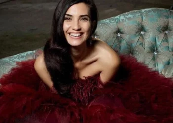 Tuba Bujukustun u reklami sa Karlom Bruni Sarkozi?