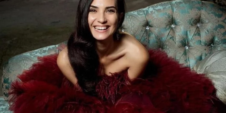 Tuba Bujukustun u reklami sa Karlom Bruni Sarkozi?