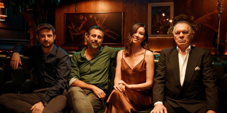 “Obezglavljeni pilići” (HBO Max): neobičan pohod Aleksa de la Iglesije (“30 novčića) u fudbal