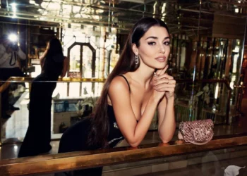 Hande Erčel na dobrotvornoj večeri sa svojim izabranikom Hakanom Sabandžijem