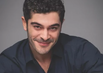 Pijan udario motociklistu, uvredio koleginicu i ukrao lonac čorbe: težak zvezdani život Buraka Deniza