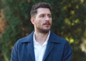 Uraz Kajgilaroglu iz serije “Sakrij me” gostovaće u “Ženskarošu”