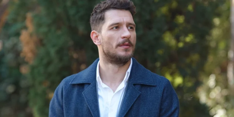 Uraz Kajgilaroglu iz serije “Sakrij me” gostovaće u “Ženskarošu”