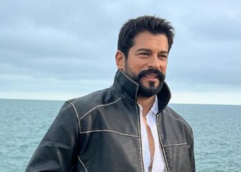 Burak Ozčivit ponovo u Moskvi: Turski glumac flertuje sa Ruskinjom