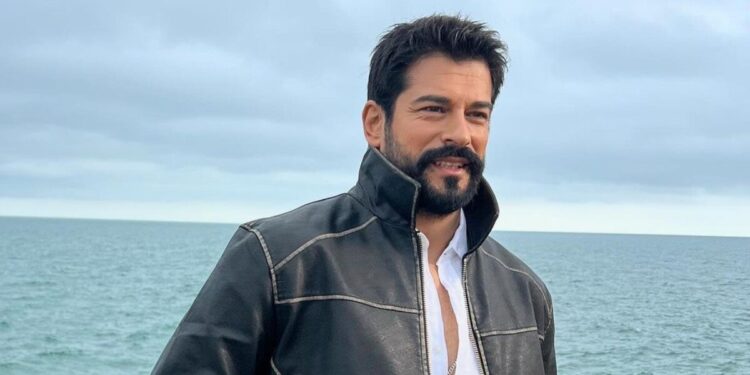 Burak Ozčivit ponovo u Moskvi: Turski glumac flertuje sa Ruskinjom